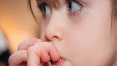 چگونه می توان به کودکان خود کمک کرد تا از جویدن ناخن خودداری کنند؟
