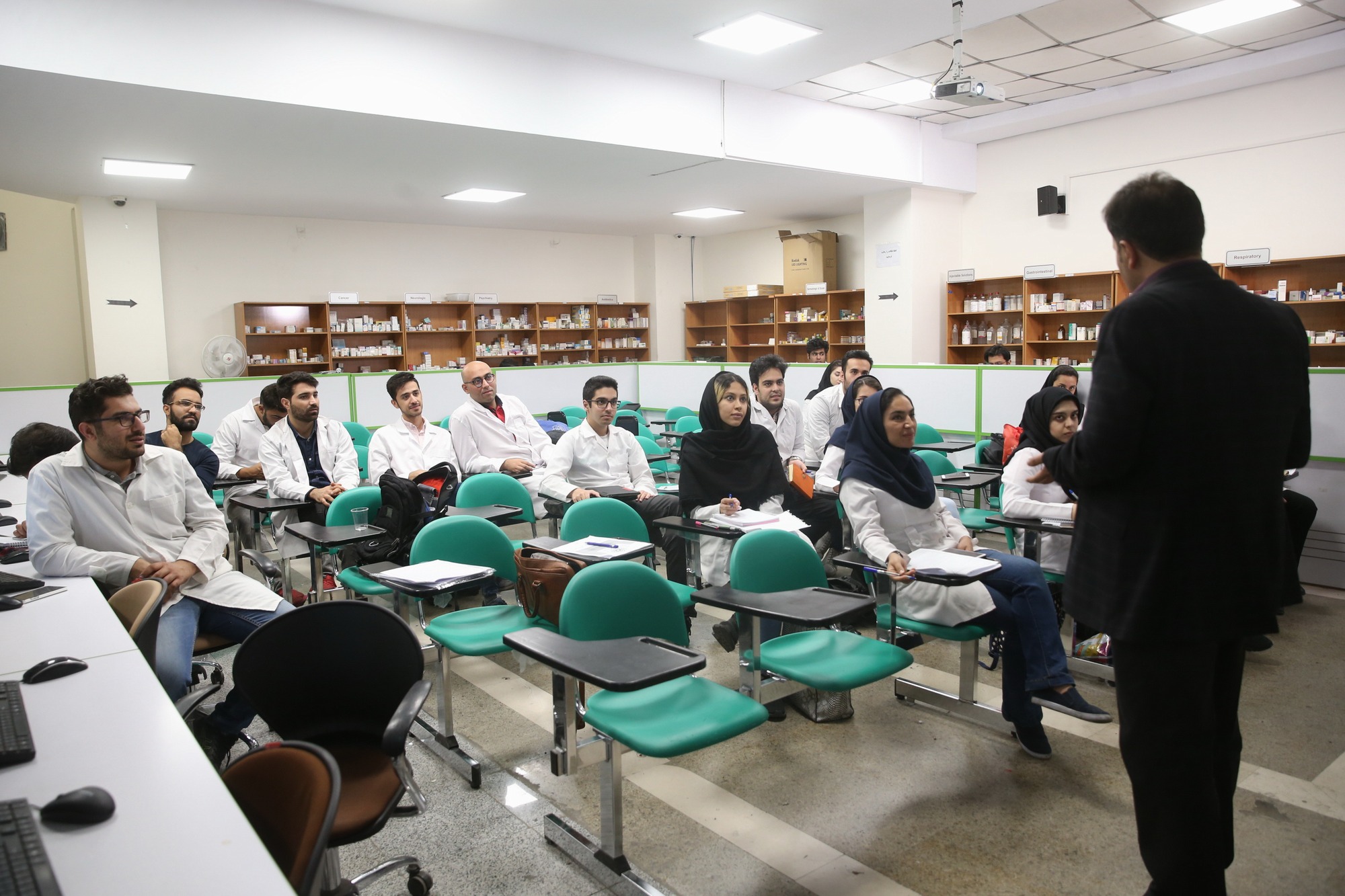 آموزش تکنسین داروخانه جهاد دانشگاهی